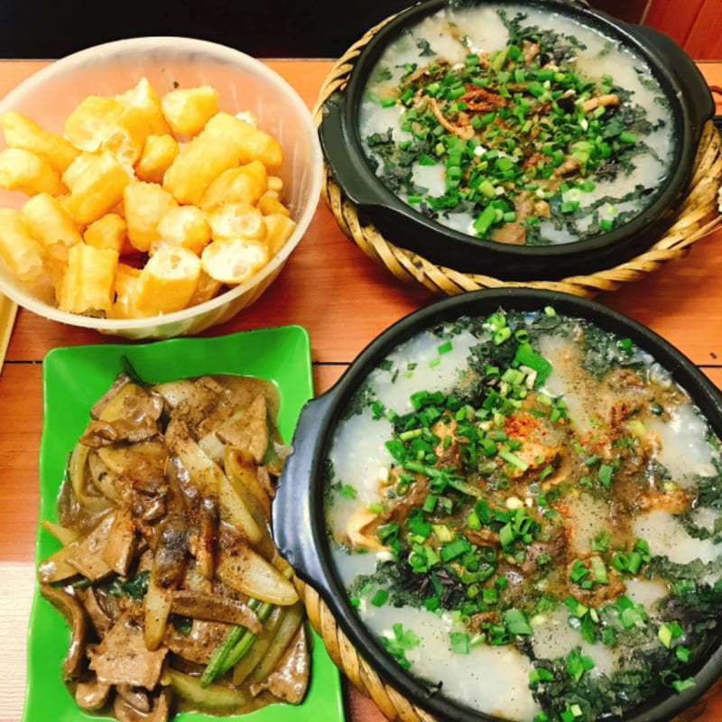 Eat at night in Hanoi with irresistible delicious restaurants 6