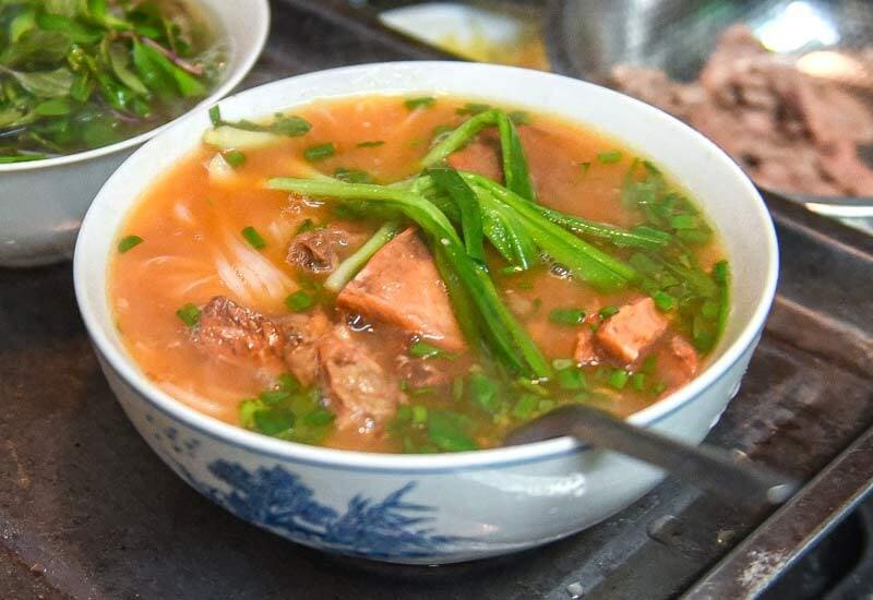 Eat at night in Hanoi with irresistible delicious restaurants 7