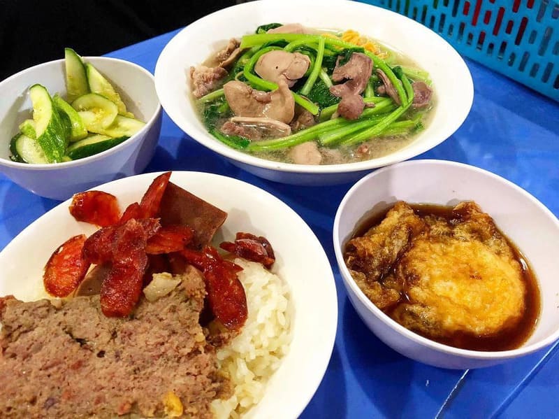 Eat at night in Hanoi with irresistible delicious restaurants 9