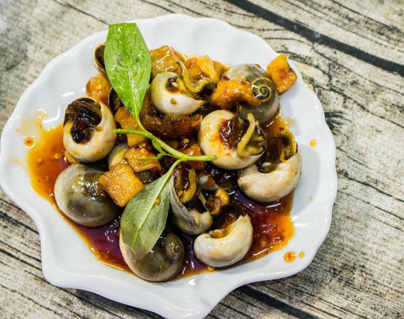 Top 10 most famous Saigon nightlife restaurants in Saigon 7