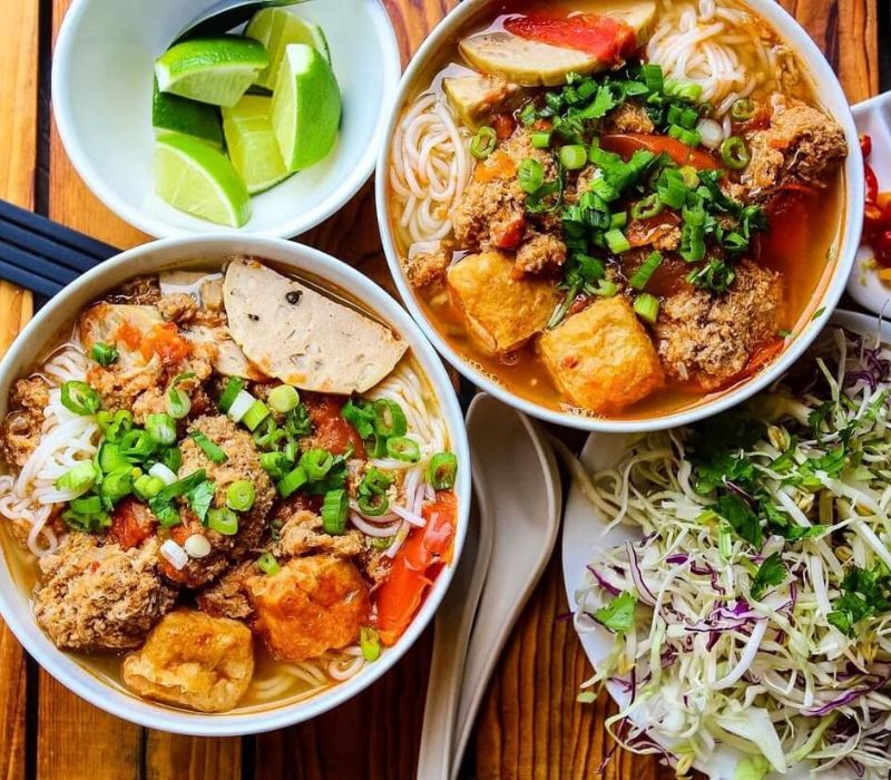 Top 10 most famous Saigon nightlife restaurants in Saigon 10