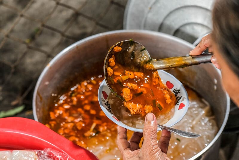 What to eat in Hue? Explore the list of interesting specialties in the ancient capital 5