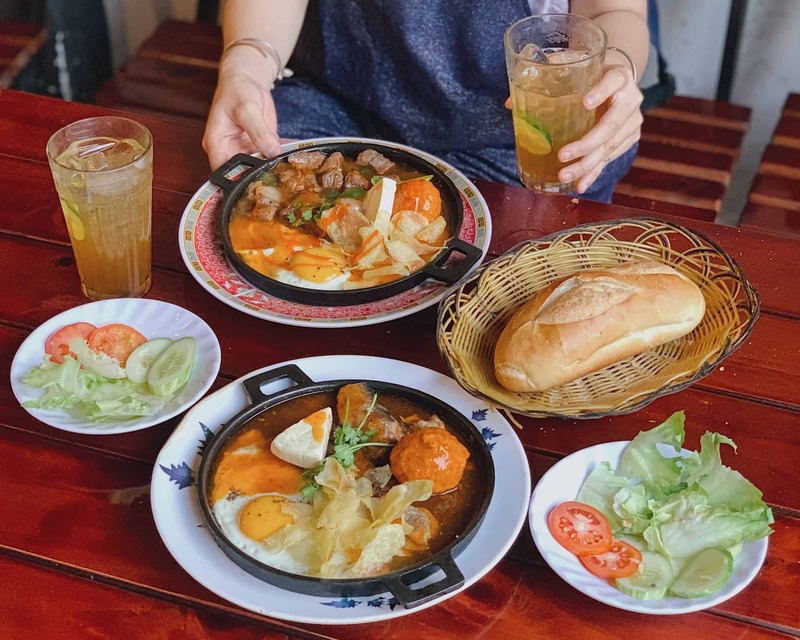 What to eat in Saigon to satisfy your street food cravings 12