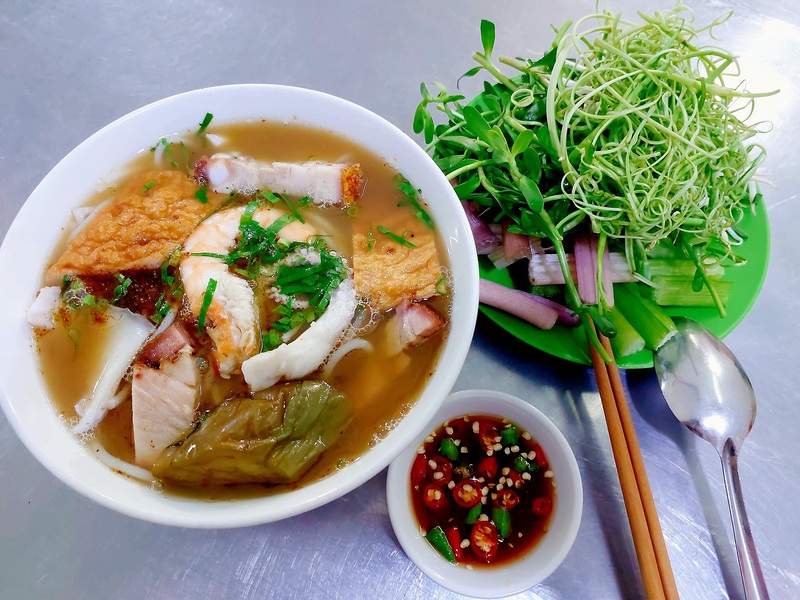 What to eat in Saigon to satisfy your street food cravings 4