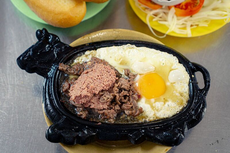 What to eat in Saigon to satisfy your street food cravings 6