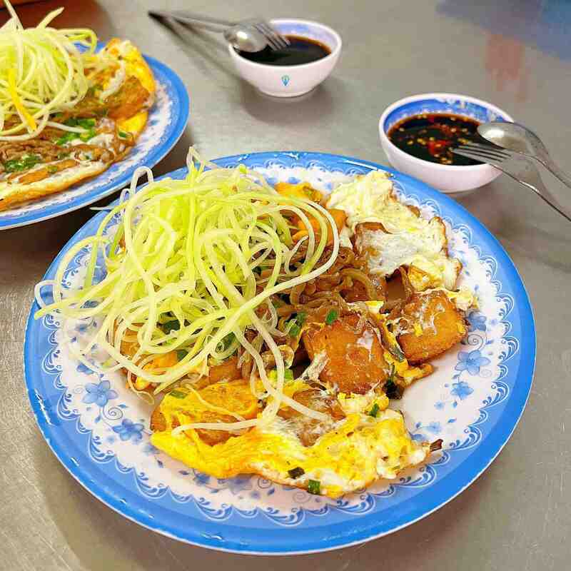 What to eat in Saigon to satisfy your street food cravings 9