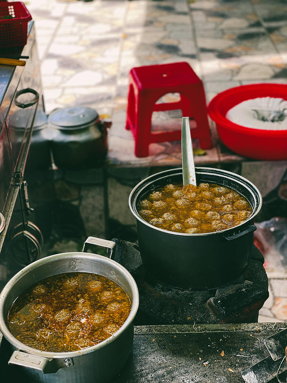 Eat to your heart's content with the famous and delicious Dalat meatball sandwiches 4