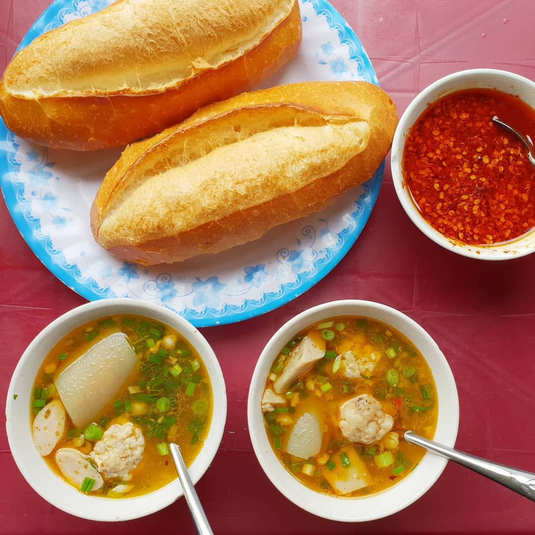 Eat to your heart's content with the famous and delicious Dalat meatball sandwiches 5