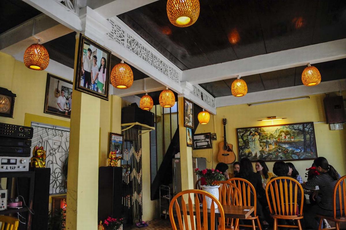 Have you visited the famous cafe in Bao Vinh Hue ancient town? 3