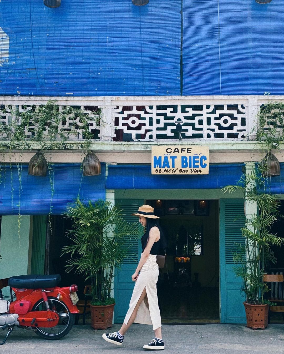 Have you visited the famous cafe in Bao Vinh Hue ancient town? 6