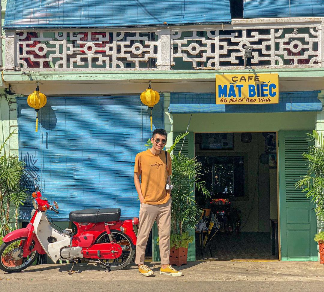 Have you visited the famous cafe in Bao Vinh Hue ancient town? 9