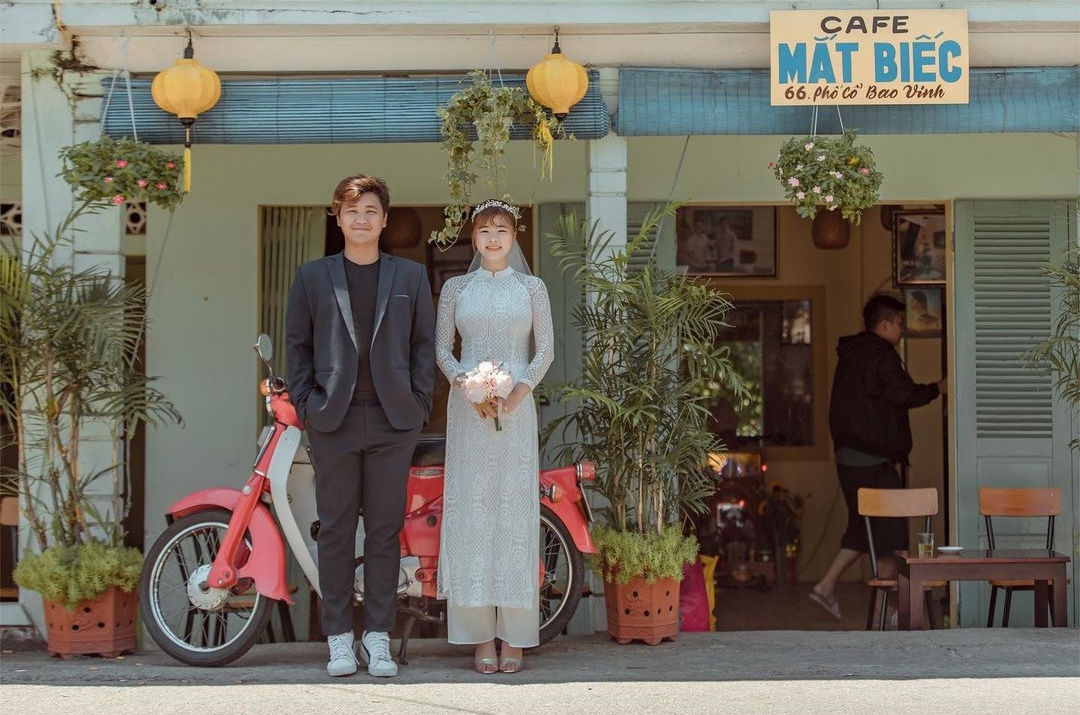 Have you visited the famous cafe in Bao Vinh Hue ancient town? ten