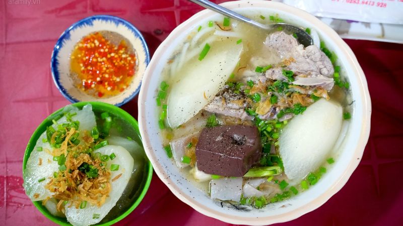 Top 8 famous delicious pork sausage noodle shops in Saigon 5
