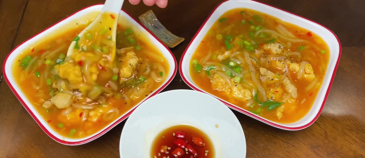 Nam Pho noodle soup - A specialty that attracts tourists when coming to Hue 4