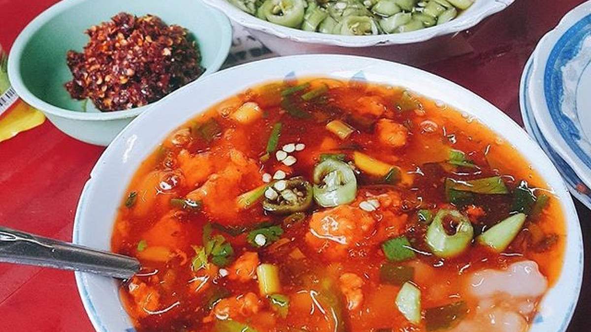 Nam Pho noodle soup - A specialty that attracts tourists when coming to Hue 7