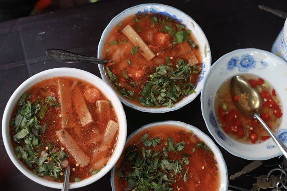 Nam Pho noodle soup - A specialty that attracts tourists when coming to Hue 2