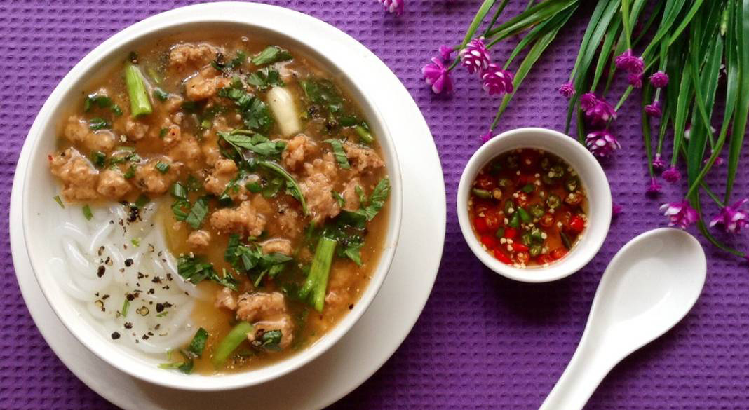 Nam Pho noodle soup - A specialty that attracts tourists when coming to Hue 5
