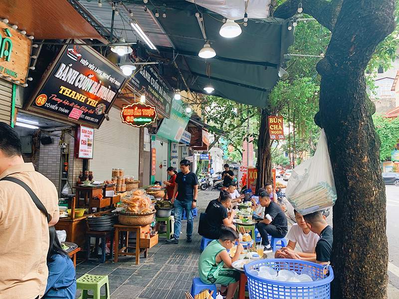 Ba Hoanh's banh cuon, a hundred-year-old restaurant in the heart of the capital 3