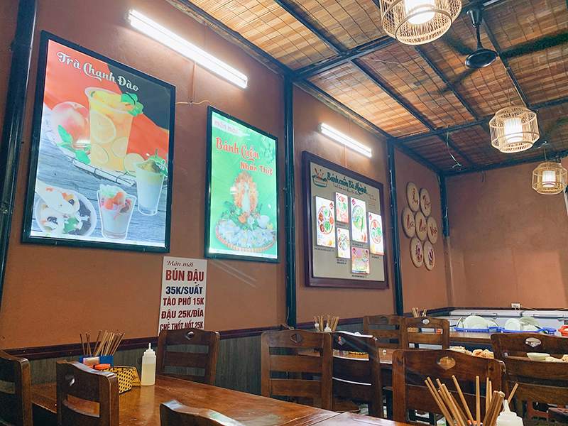 Ba Hoanh's banh cuon, a hundred-year-old restaurant in the heart of the capital 4