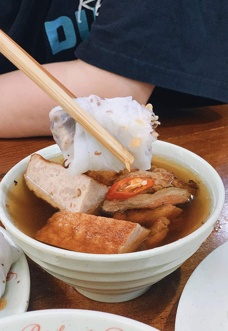 Ba Hoanh's Banh Cuon, a hundred-year-old restaurant in the heart of the capital 8
