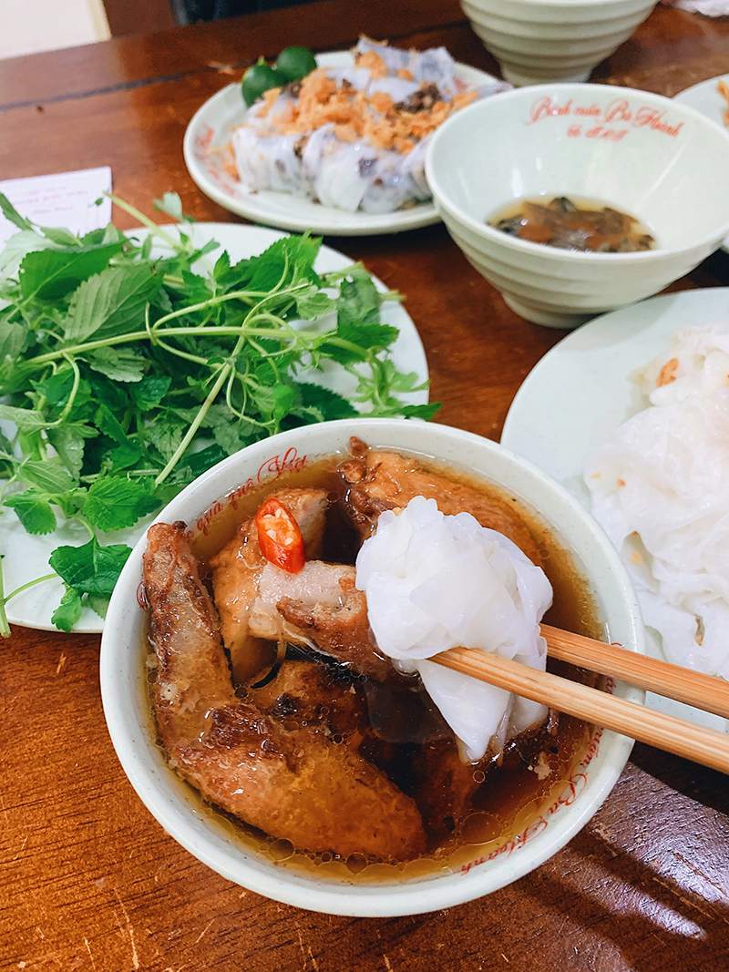 Ba Hoanh's Banh Cuon, a hundred-year-old restaurant in the heart of the capital 9