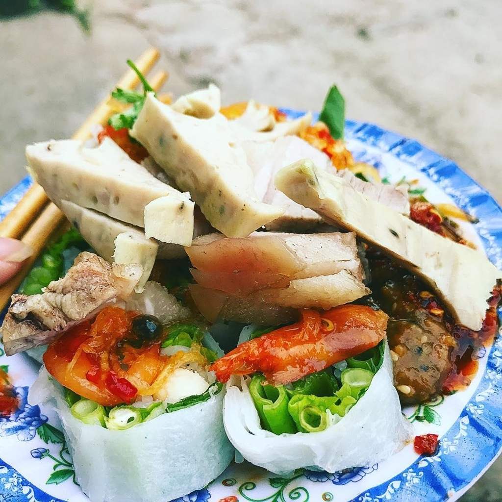 Sour shrimp rolls - Hue royal delicacy in simple, rustic dishes 3