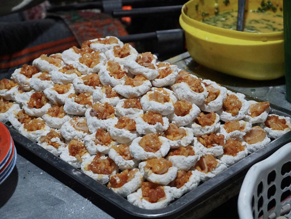 Pressed cake - Hue's strange dish captivates many diners 5