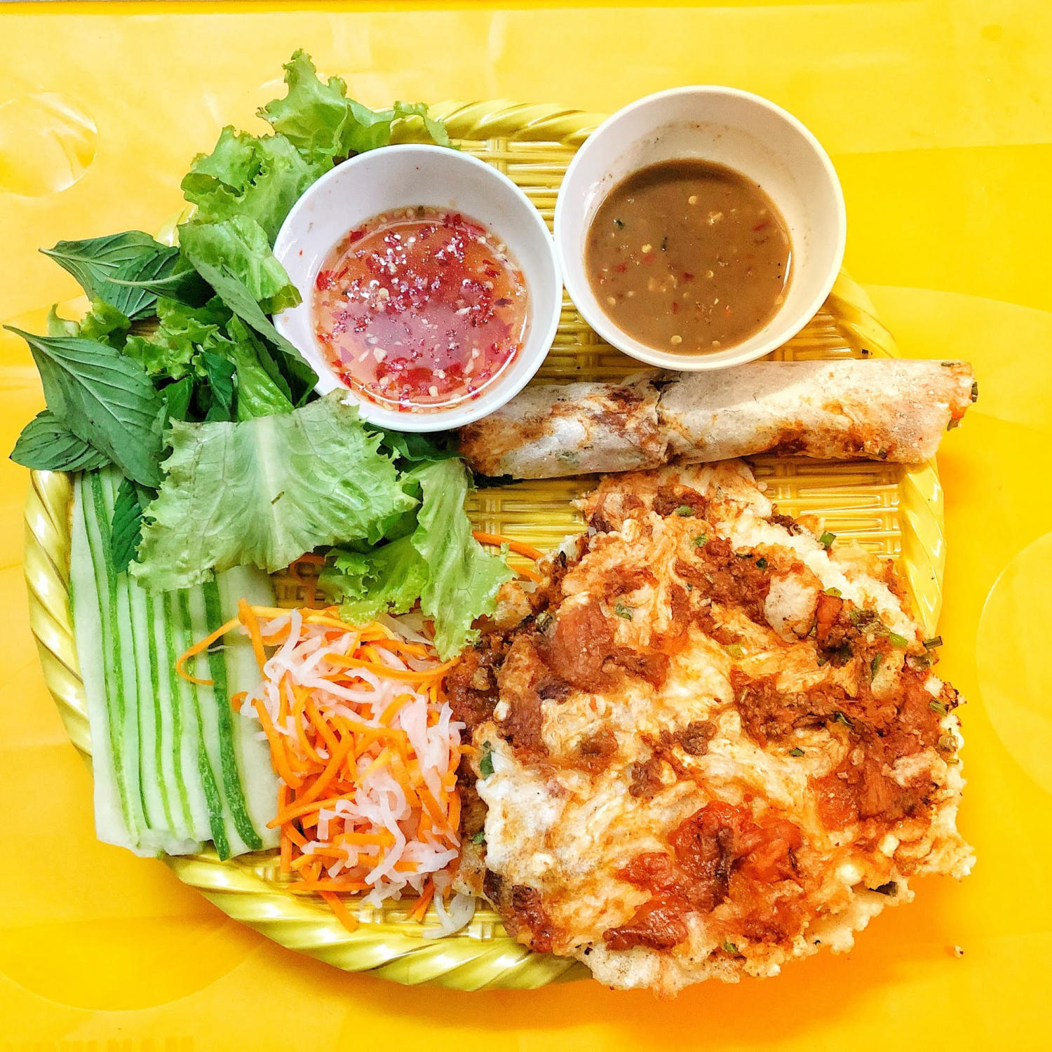 Pressed cake - A strange dish of Hue that captivates many diners 8