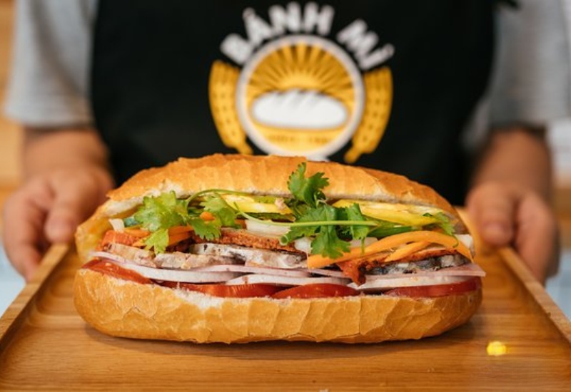 Top 9 famous and delicious Saigon bread shops 2