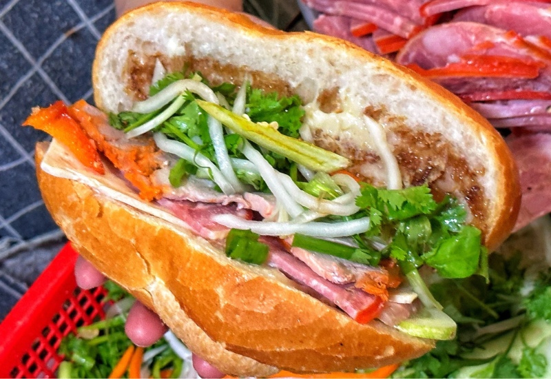 Top 9 famous and delicious Saigon bread shops 9
