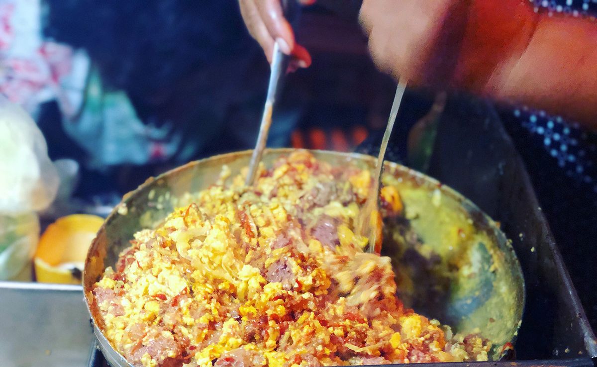 Hanoi People's Bread: Queuing is miserable but still crowded with buyers 5