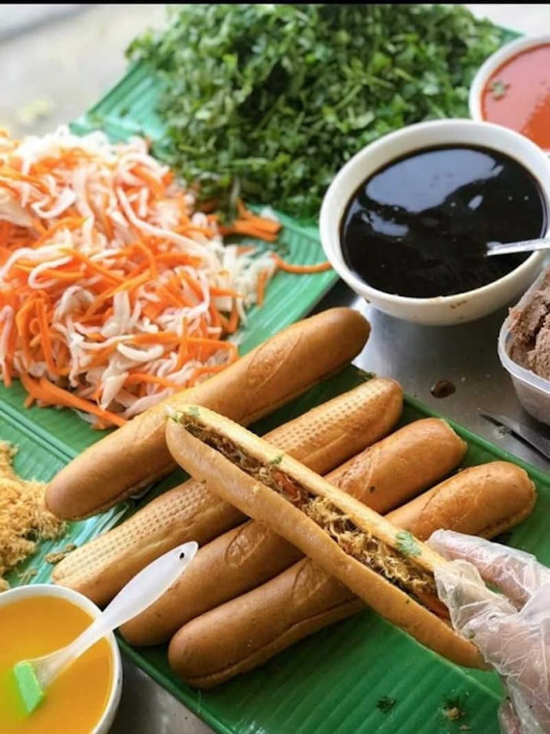 Hunt for 10 famous banh mi shops in Da Nang that are addictive to eat 5