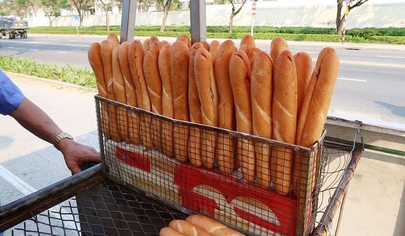 Hunt for 10 famous banh mi shops in Da Nang that are addictive to eat 8