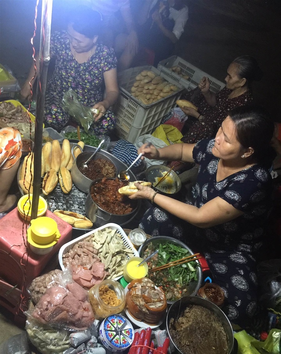 Trang Tien Hue Bread - Encapsulating the flavors of the ancient capital that makes many people want to stop 2