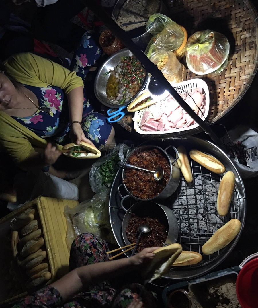 Trang Tien Hue Bread - Encapsulating the flavors of the ancient capital that makes many people want to stop 8