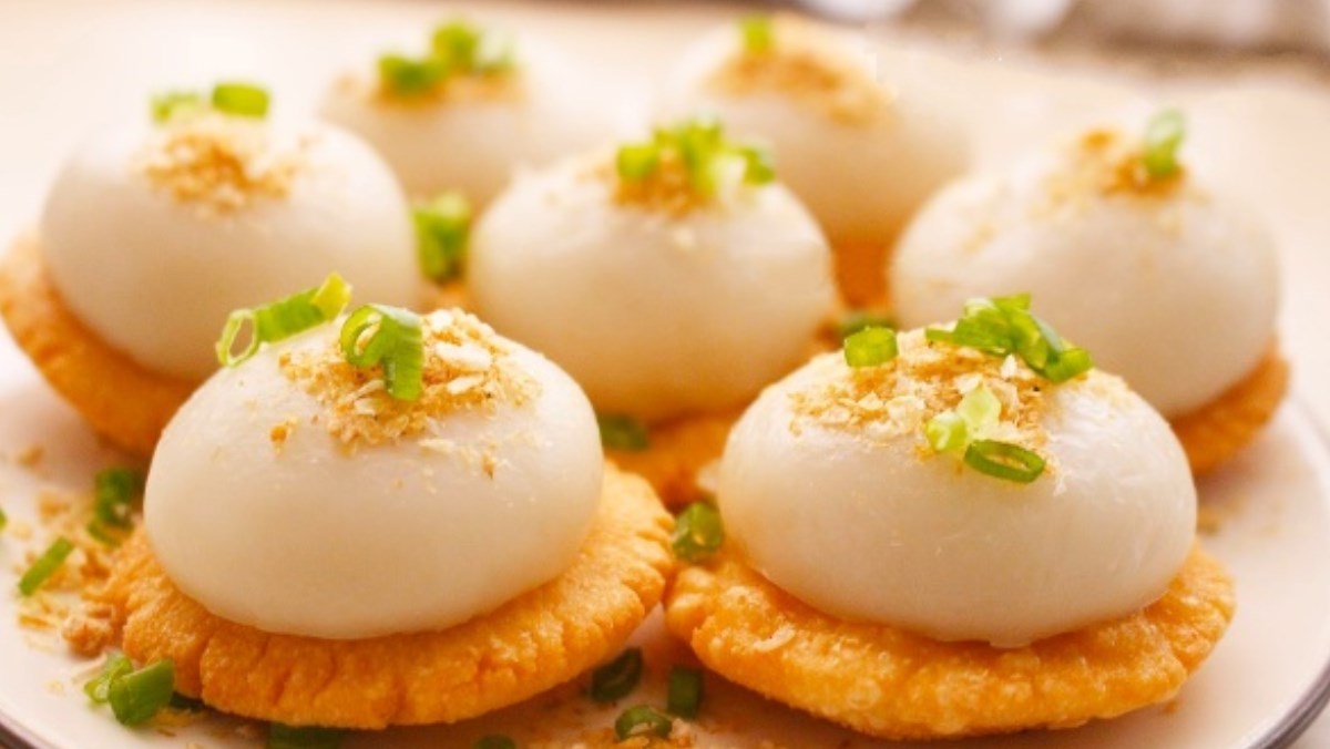 Banh ram it - Enjoy delicious rustic cakes authentic to Hue 7