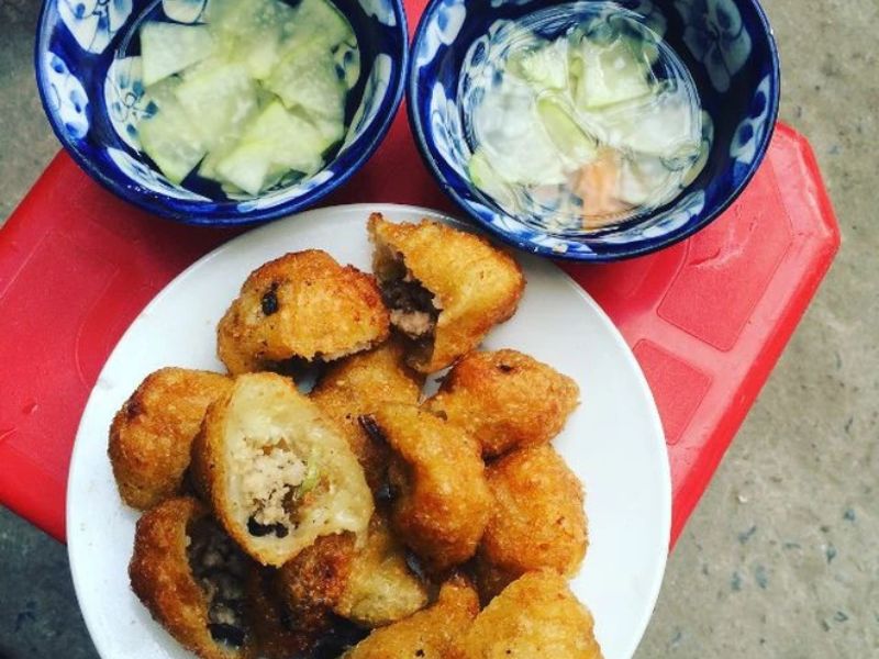 Hanoi salty donuts, a simple delicious dish that attracts many people 3