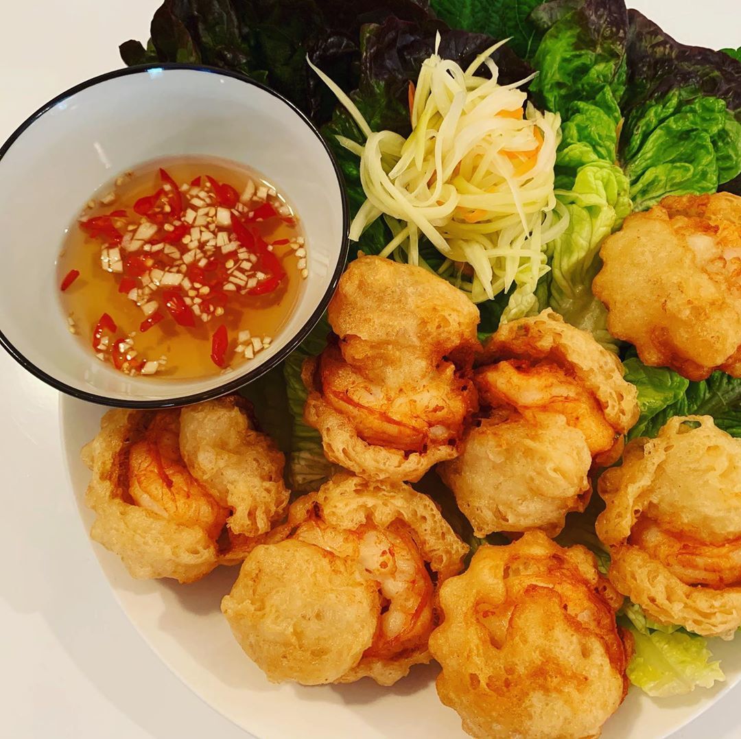 West Lake shrimp cake - Enjoy the beauty of Hanoi cuisine 9