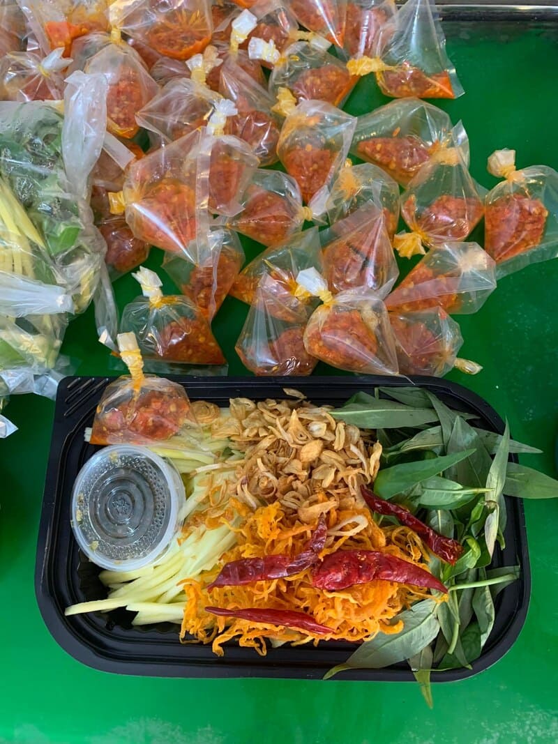Saigon mixed rice paper, a snack that has never cooled down 9