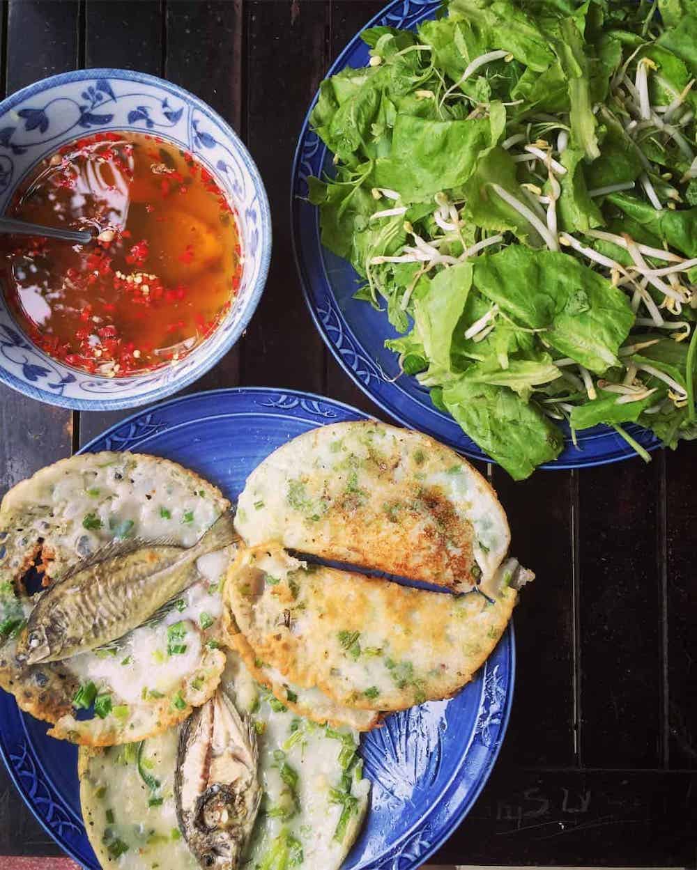 Chuon village goby fish pancakes – Banh xeo with a whole strange fish? ten