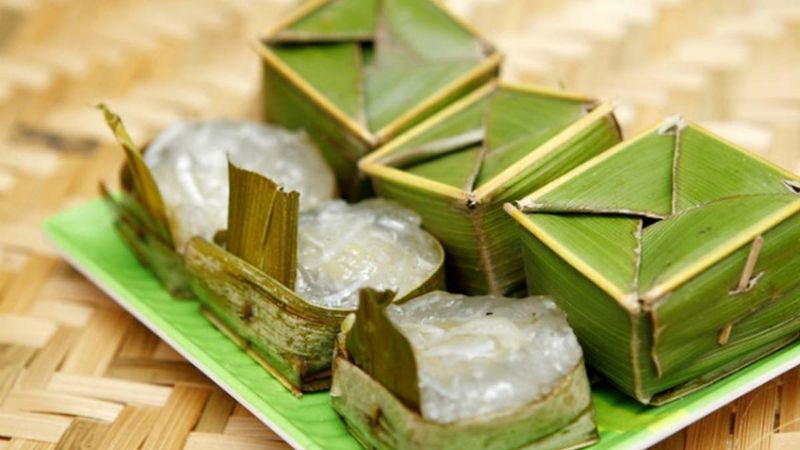 Sweet, chewy and fragrant with the flavor of Hue specialty coconut leaf wrapped banh xeo 2
