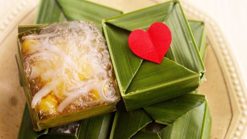 Sweet, chewy and fragrant with the flavor of Hue specialty coconut leaf wrapped banh xeo 6
