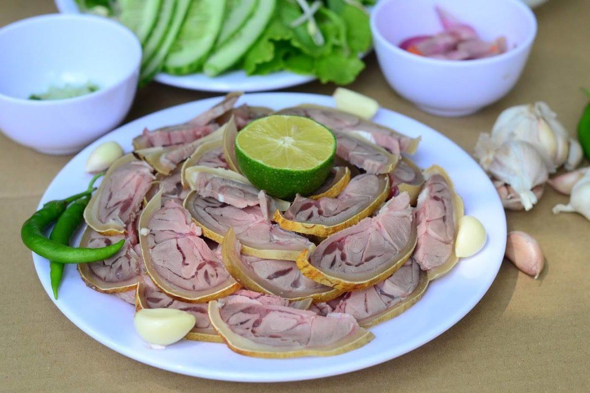 Cau Mong steamed veal - A specialty not to be missed in the journey to experience Da Nang delicacies 2