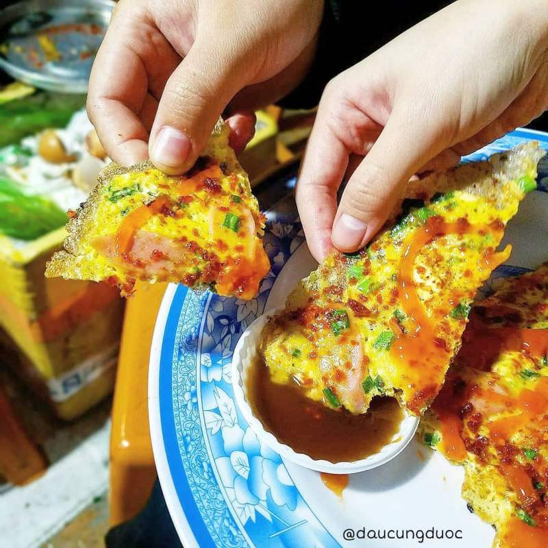 Grab the addresses of 10 shops selling delicious grilled rice paper right in the heart of Da Lat 6