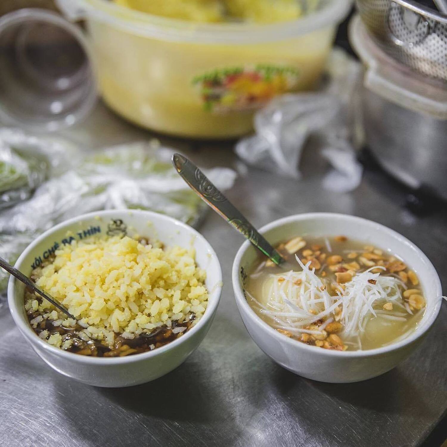 Grab the delicious sweet soup shops that thousands of people love in Hanoi 3