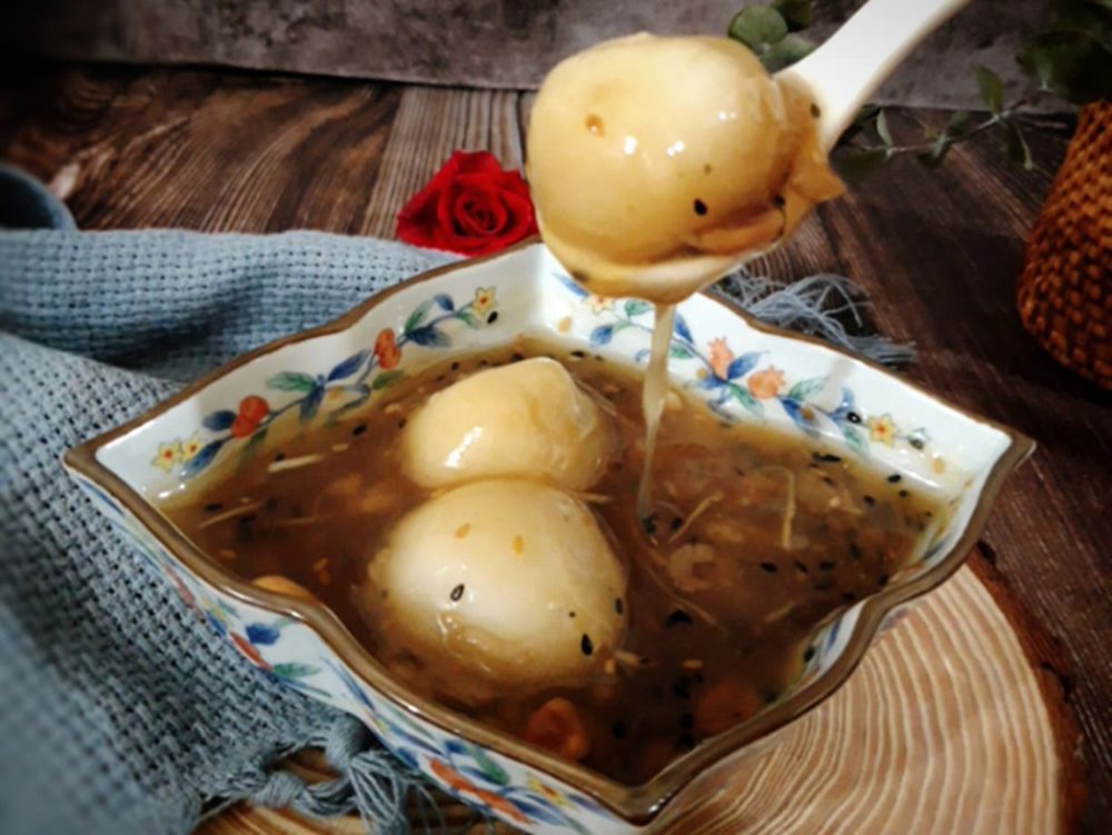 Grab the delicious sweet soup shops that thousands of people love in Hanoi 4