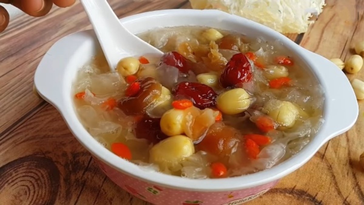 Grab the delicious sweet soup shops that thousands of people love in Hanoi 5