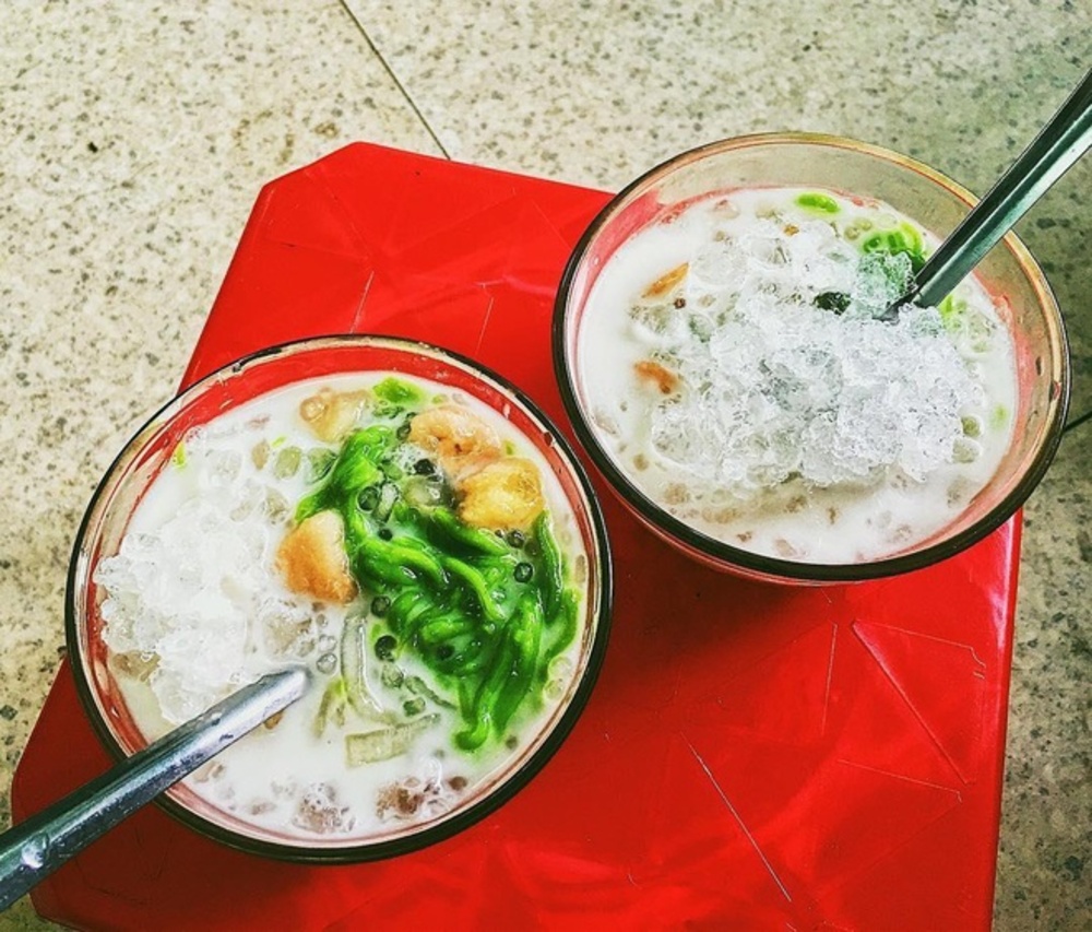 Grab the delicious sweet soup shops that thousands of people love in Hanoi 6
