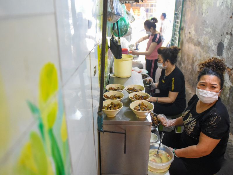 Hang Quat bun cha, typical flavor of Hanoi 3