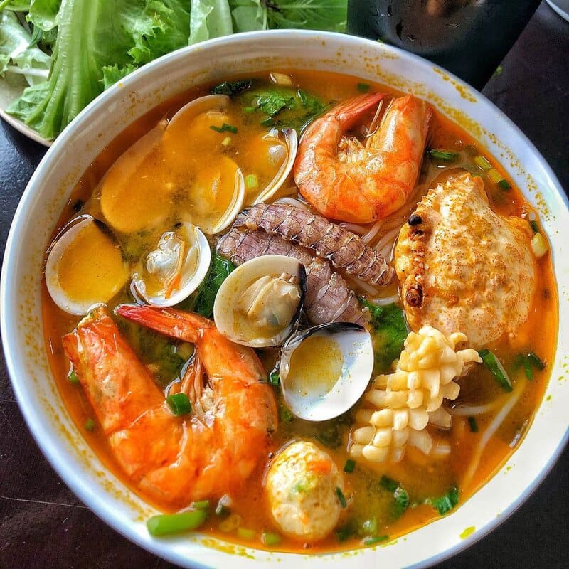 Find the top best Hanoi seafood noodle shops in the capital 2